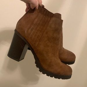 Brown heeled bootie